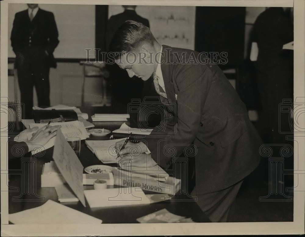 1936 Press Photo Robert B. Ruby registered at 28th Interfraternity Council. - Historic Images