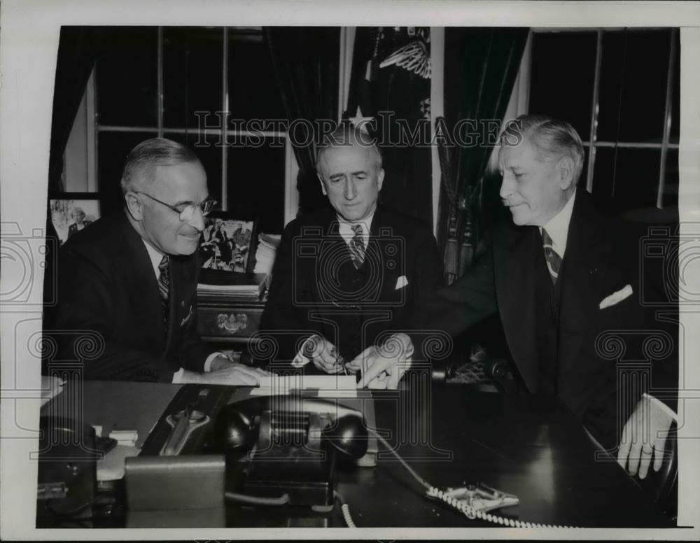 1945 Press Photo President Truman, Maj Gen Patrick Hurley &amp; Secretary of State - Historic Images