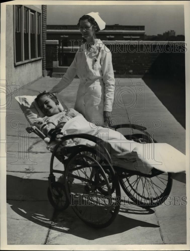 1938 Press Photo Sylva Davis and Nurse Fern Miller - nee83644 - Historic Images