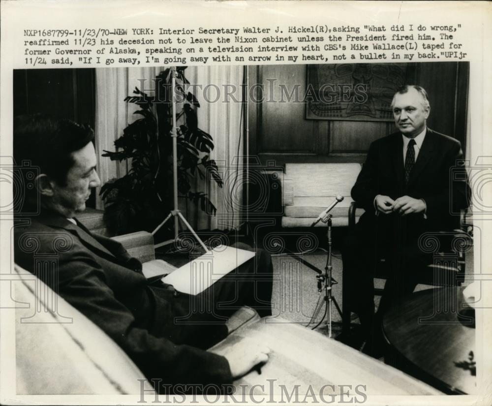 1970 Press Photo Walter J.Hickel, Interior Sec interview with CBS Mike Wallace - Historic Images