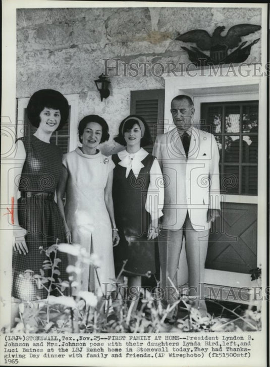 1965 Wire Photo Pres Lyndon Johnson, wife & daughters Lynda Bird & Luci Baines - Historic Images
