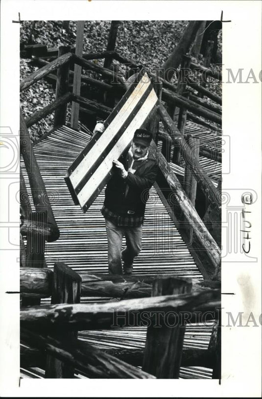 1988 Press Photo Tom Elliott's Real Problem on the Toboggan Run - cva98835 - Historic Images