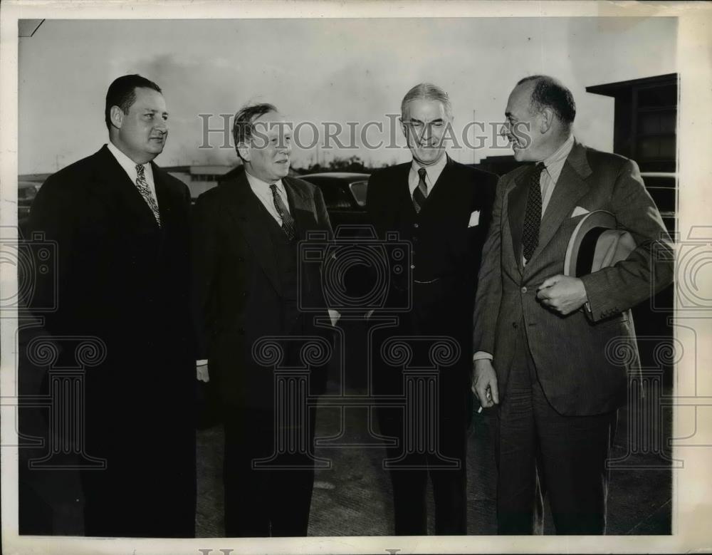 1945 Press Photo Oliver Lyttelton arrived in Wash. to discuss Food situation - Historic Images