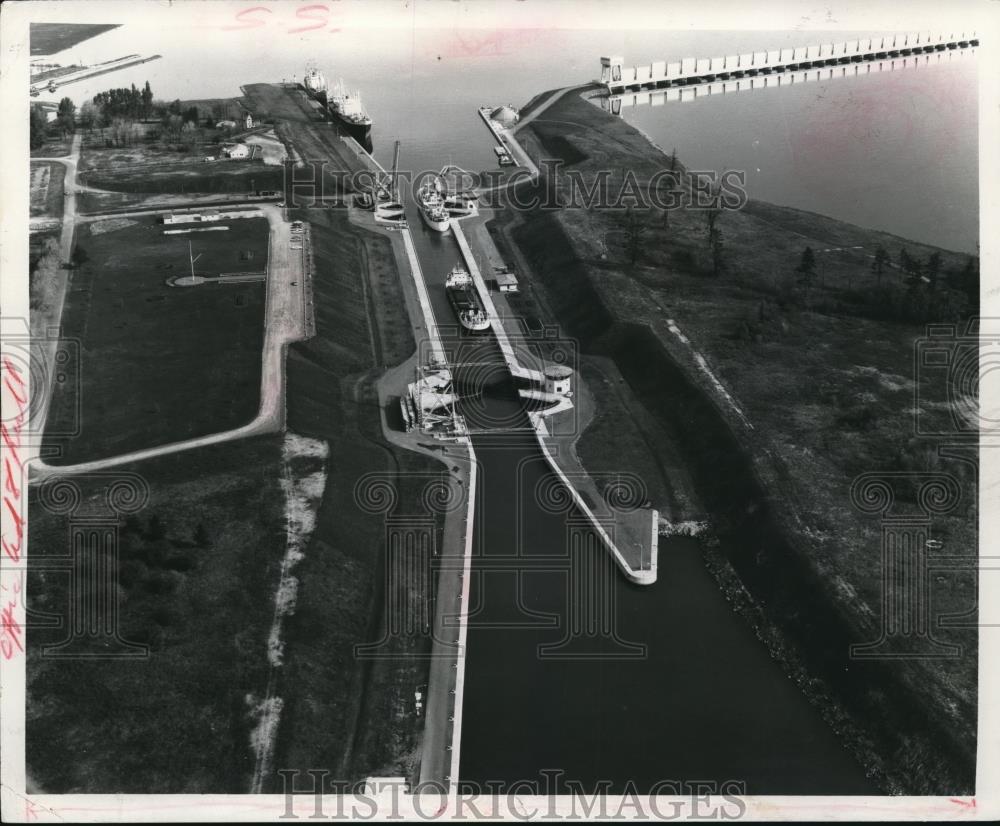 1967 Press Photo The Saint Lawrence Seaway lock at Iroquois Ontario - cva79195 - Historic Images