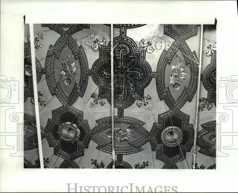 1985 Press Photo Van Sweringen ceiling located in the Midland Bldg - cva84783 - Historic Images