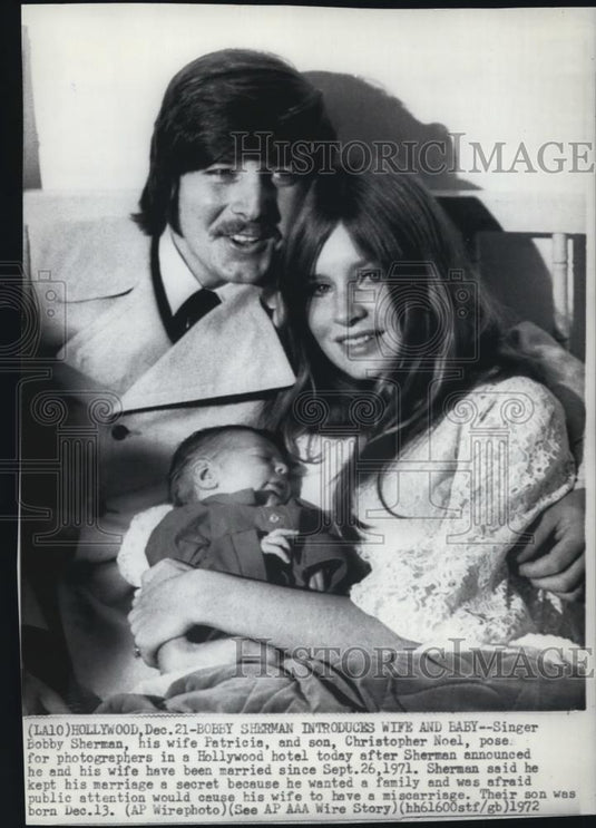 1973 Wire Photo Bobby Sherman pictured with his family in Hollywood Hotel - Historic Images
