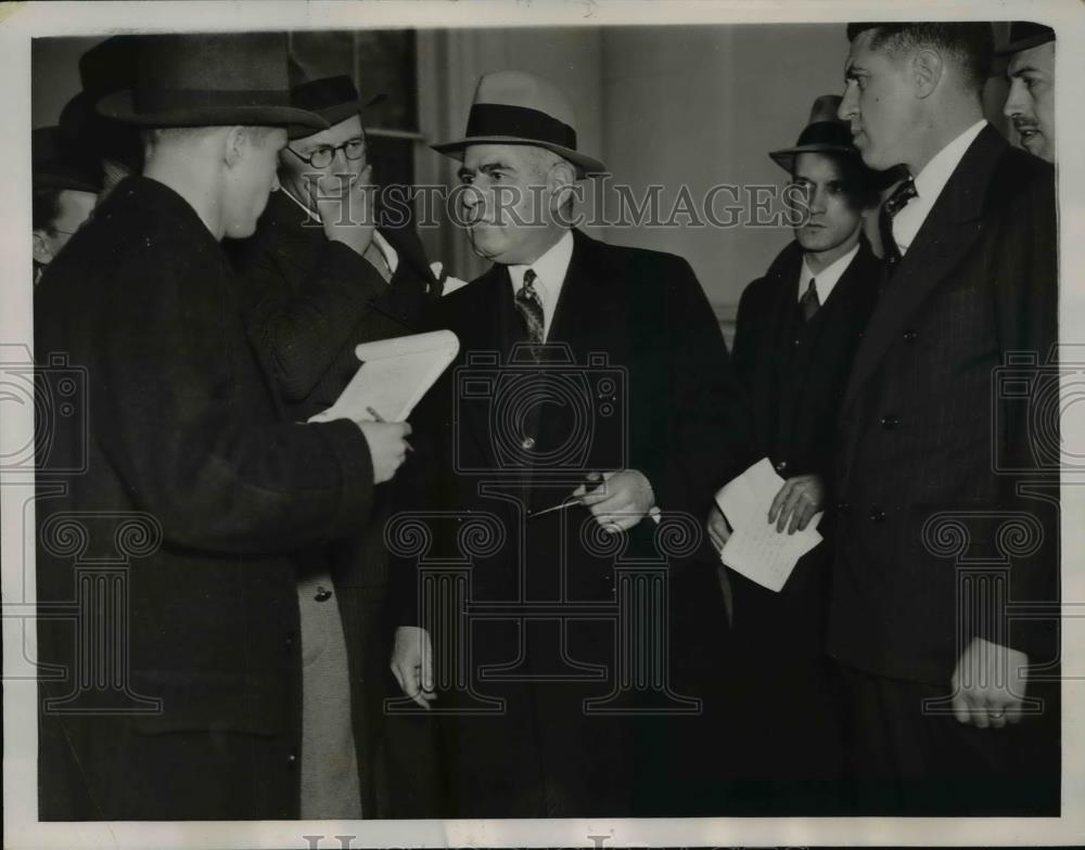 1937 Press Photo NY Governor Herbert Lehman &amp; press at the White House - Historic Images