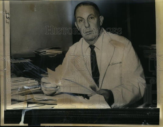 1968 Press Photo Dr Joseph Timmes at Pollak Hospital for Chest Disease in NJ - Historic Images