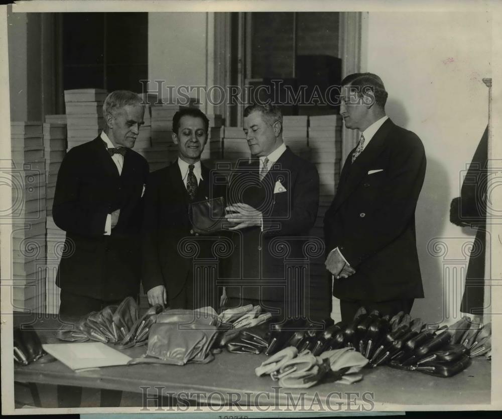 1929 Press Photo Ex-convicts run the businessand shate the profits. - nee85281 - Historic Images