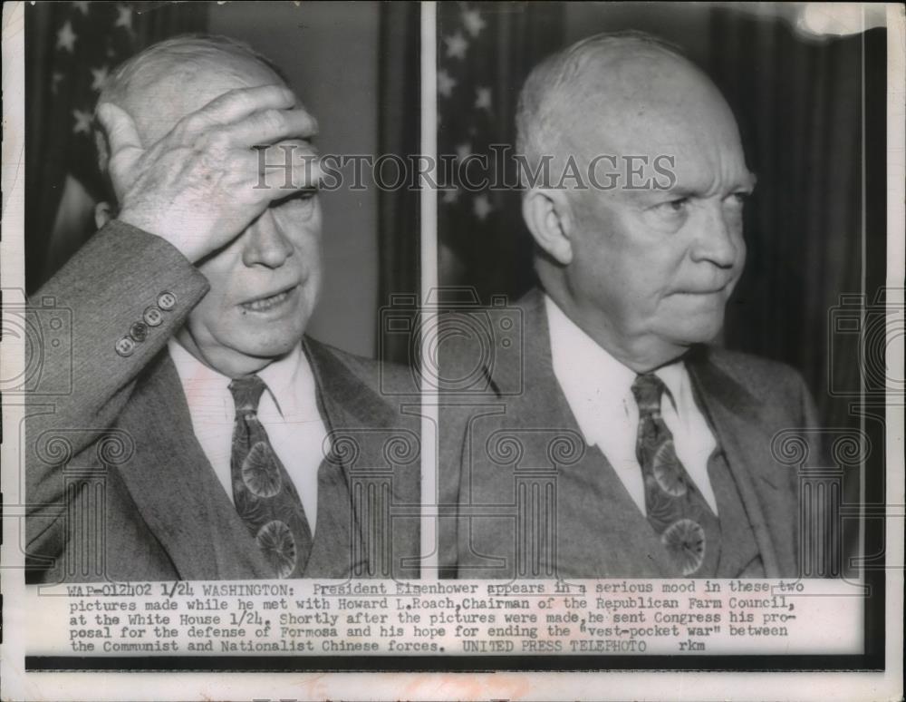 1955 Press Photo President Eisenhower Appears In Serous Mood At The White House - Historic Images