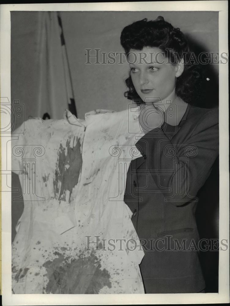 1943 Press Photo Mrs Josephine Singleton Robertson gets annulment in LA CA - Historic Images