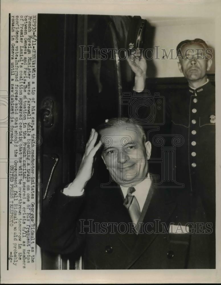 1954 Press Photo Georges Bidault French Foreign Minister on a train in Geneva - Historic Images