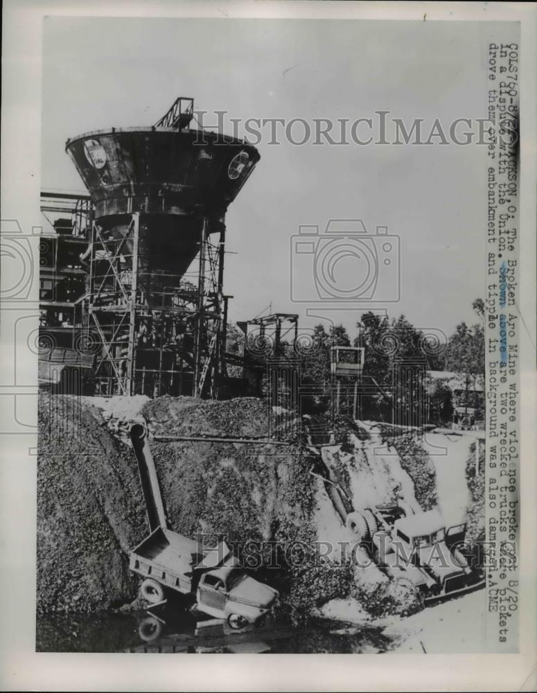 1951 Press Photo Broken Aro Mine, trucks wrecked by strikers at Jackson Ohio - Historic Images