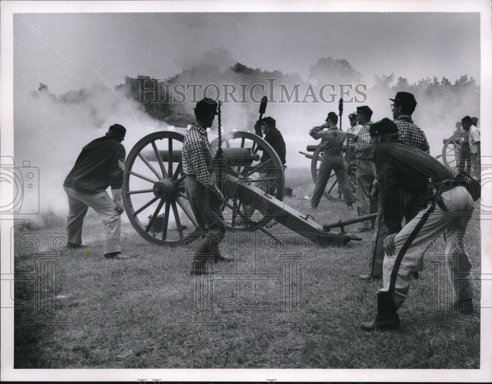 1962 Press Photo Artillery teams competing on the firing range - cva99383 - Historic Images