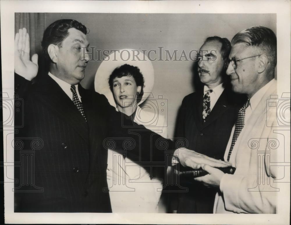 1950 Press Photo Walton Butterworn sworn in as US Ambassador to Sweden - Historic Images