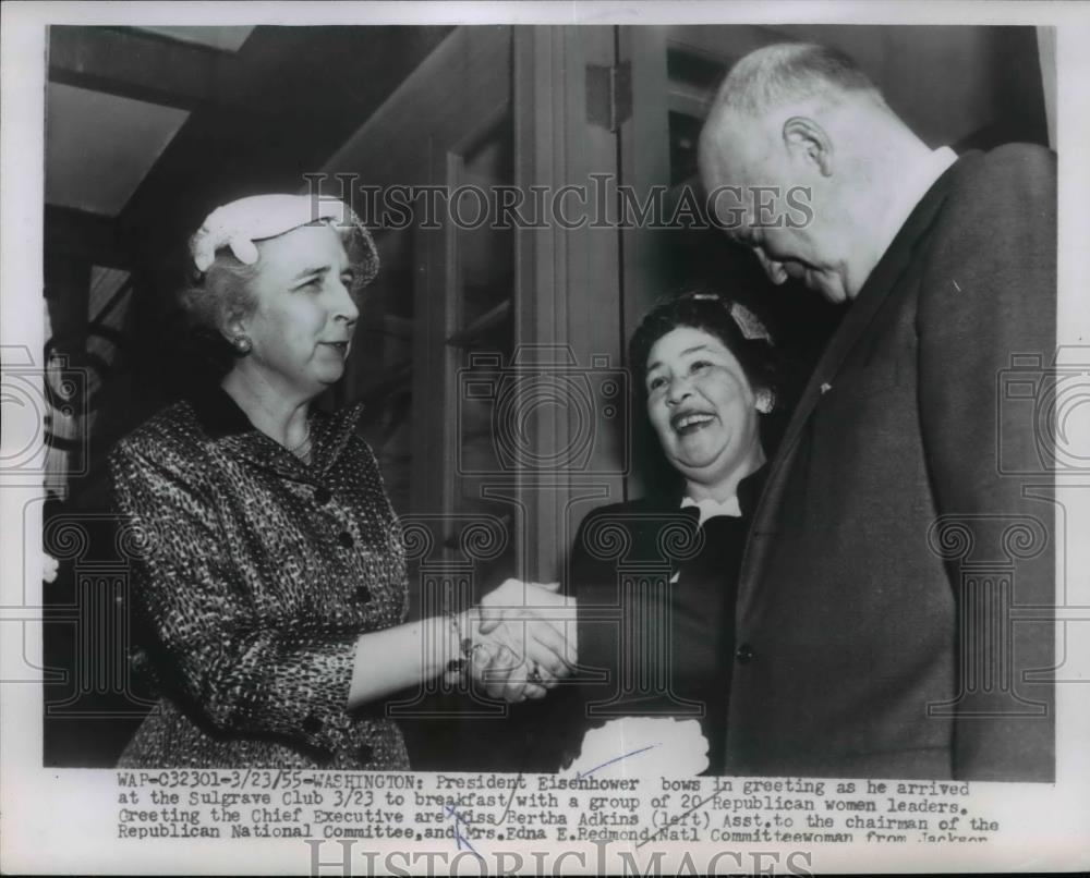 1955 Press Photo President Eisenhower,GOP eomen leaders Bertha Adkins - Historic Images