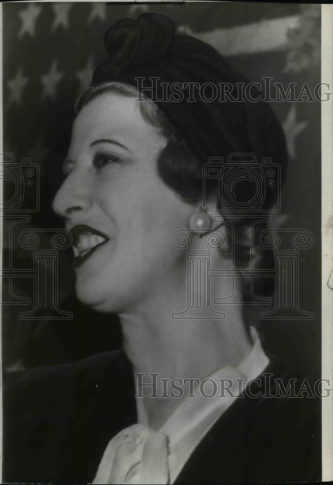 1941 Wire Photo Madame Lupescu comes asshore from excambion wearing black suit - Historic Images