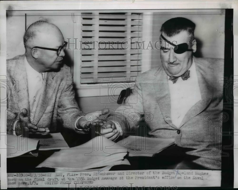 1956 Press Photo President Eisenhower &amp; Budget Director Howland Hughes - Historic Images