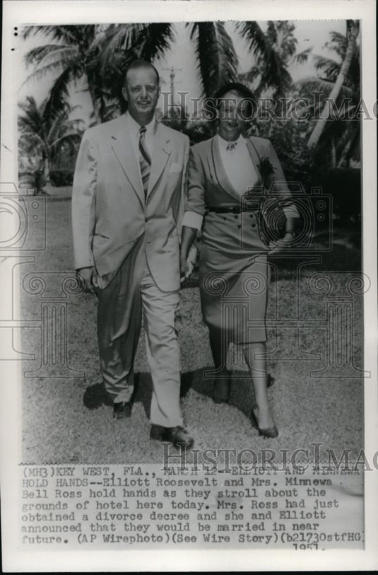 1951 Wire Photo Elliott Roosevelt & Mrs Minnewa Bell Ross stroll around hotel - Historic Images