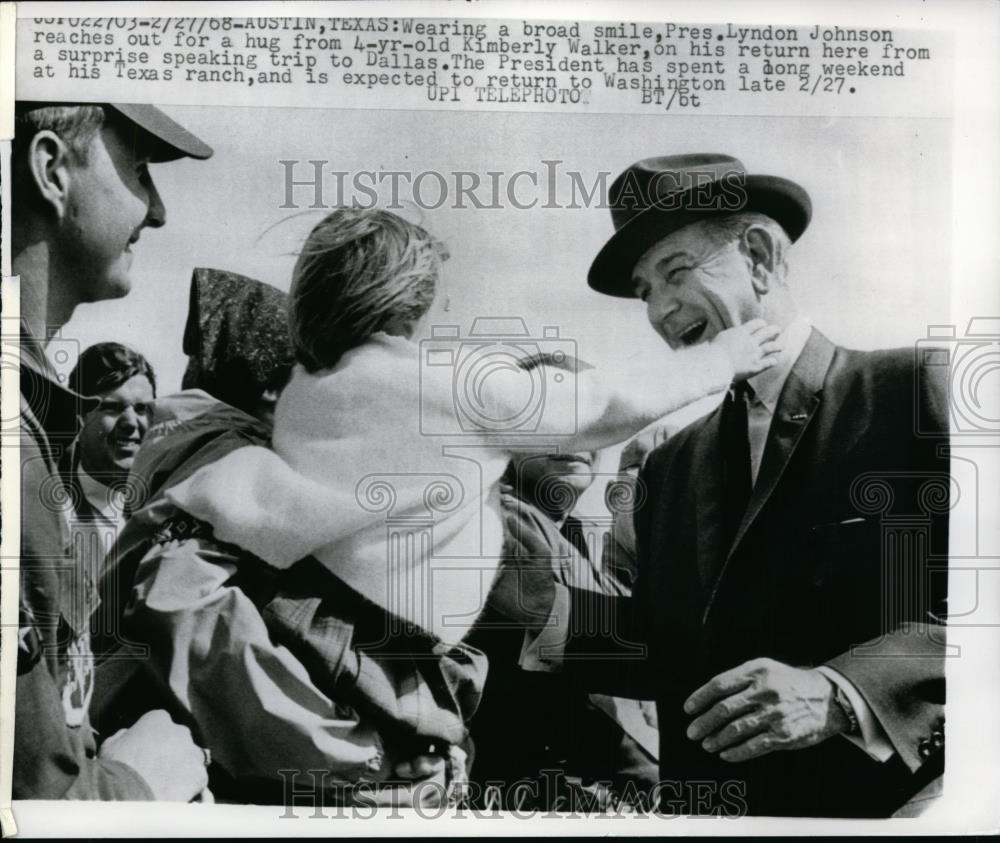 1968 Press Photo President Lyndon Johnson &amp; Kimberly Walker age 4 in Austin Tx - Historic Images