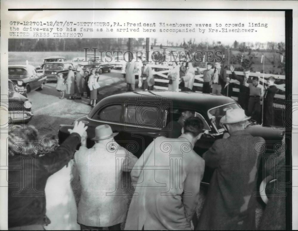 1957 Press Photo President Eisenhower at his farm in Gettysburg PA - nee84905 - Historic Images