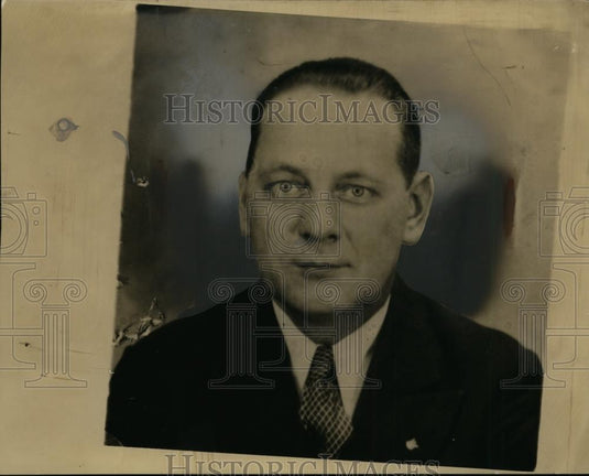 1934 Press Photo Mr John Lotz of Cleveland Ohio in a business suit - nee86660 - Historic Images