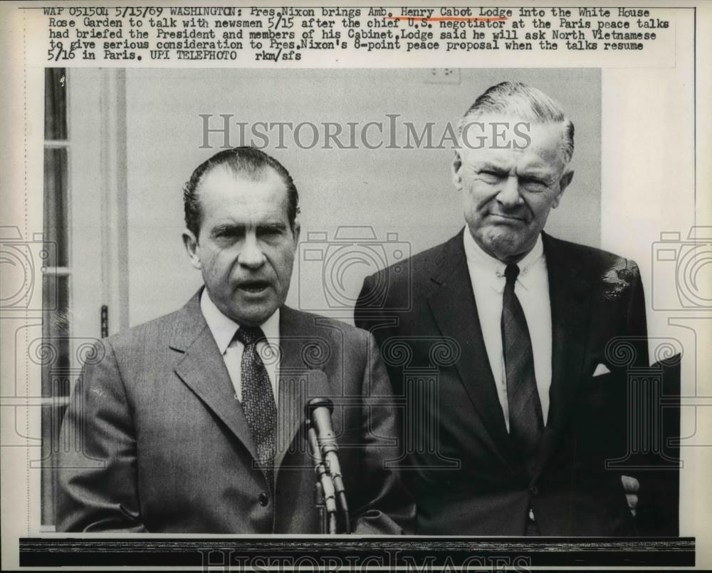 1969 Press Photo Pres.Richard Nixon and Henry Cabot Lodge at the White House - Historic Images