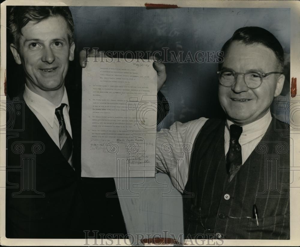 1941 Press Photo Thomas Evans UMW union rep &amp; Charles Snyder - nee86742 - Historic Images