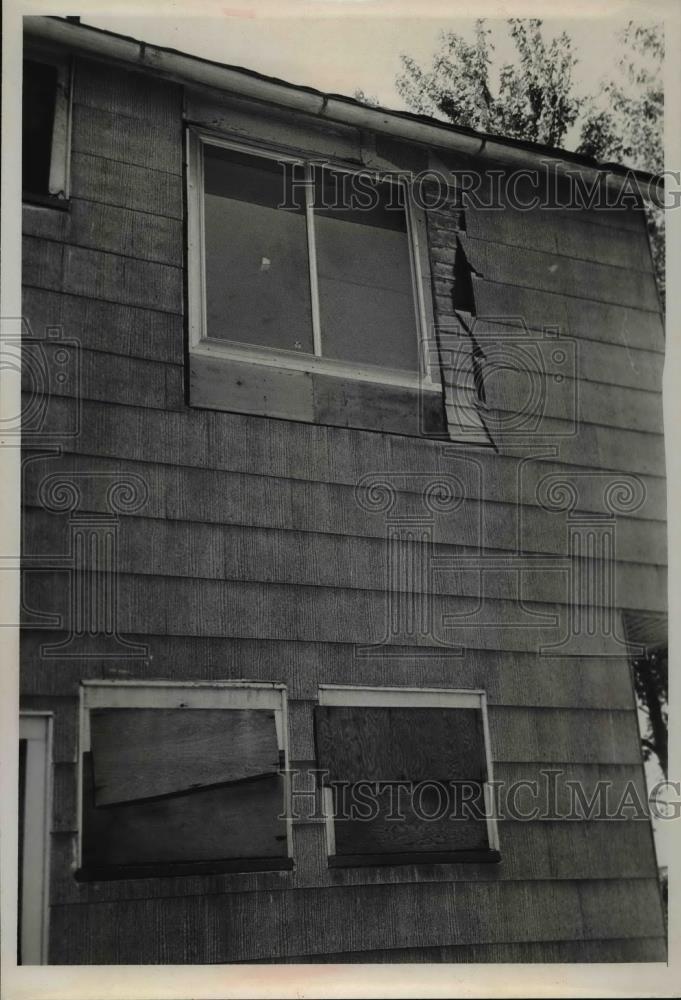 1966 Press Photo Side of Mary Kovach home before repairs were made - nee83814 - Historic Images