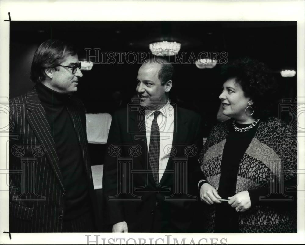 1991 Press Photo Authors Paul Theroux, Paul Zane Pilzer, Susan Isaacs - Historic Images