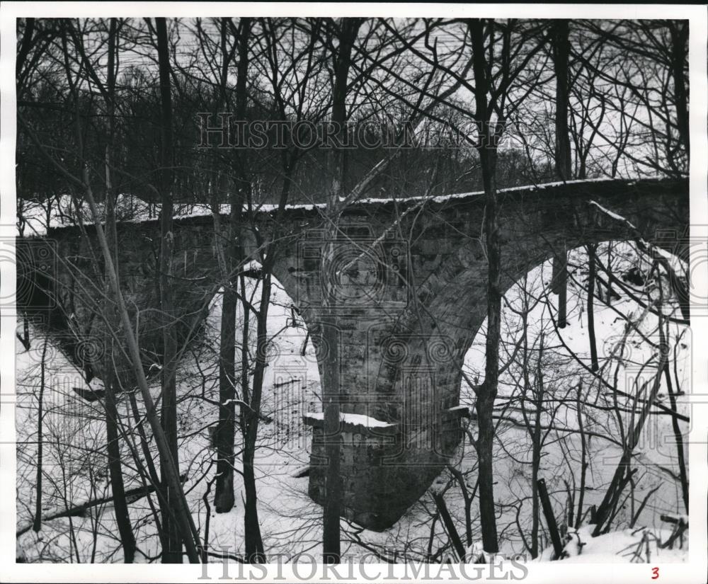 Press Photo The Cleveland and Pittsburgh Railroad Bridge at Bedford - cva85363 - Historic Images