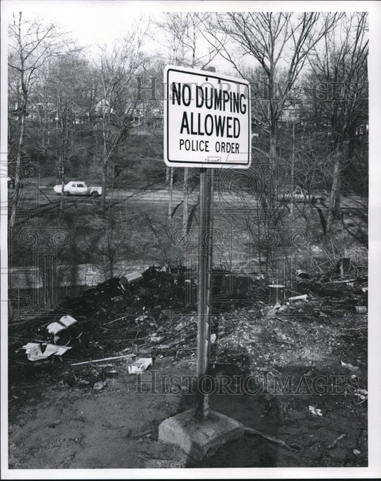 1970 Press Photo Police Order 'No Dumping" - cva77813 - Historic Images