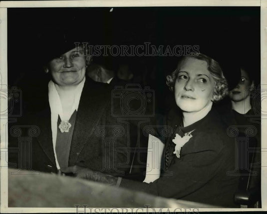 1939 Press Photo Mrs.Joseph Figmaka &Harriet Sunday accuse in civil serice trial - Historic Images
