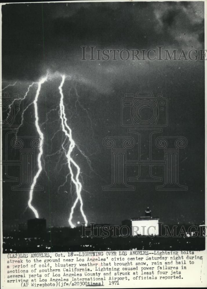 1971 Wire Photo Lightning Strreak to the Ground near Los Angeles Civic Center - Historic Images