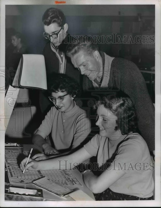 1960 Press Photo Darleen Freihet, Myria Hall, Bob Thomas, Bob Milstead - Historic Images