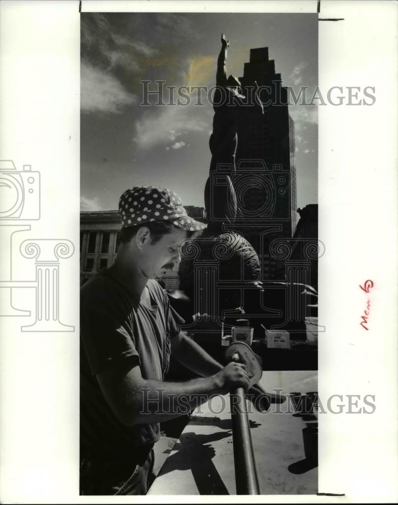 1991 Press Photo Tim Cunningham, a plumber with Gorman-Lavelle Plumbing and - Historic Images