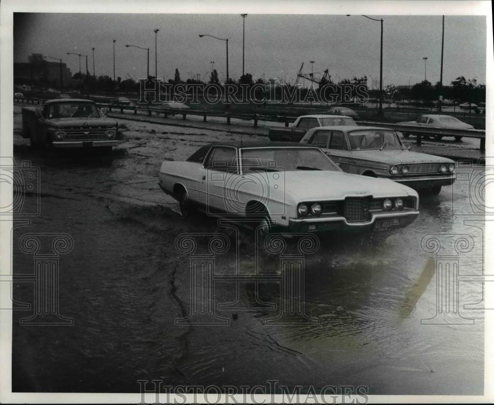 1972 Press Photo High Water East 9 &amp; Shoreway - Hurricane Agnes  - cvb03814 - Historic Images