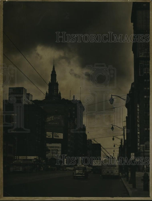 1949 Press Photo The Hotel Olmsted Looking West on Superior from E. 12th - Historic Images
