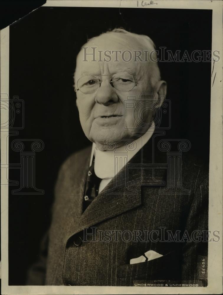 1925 Press Photo Leopold Schepp Coconut King gives big sum to employees - Historic Images