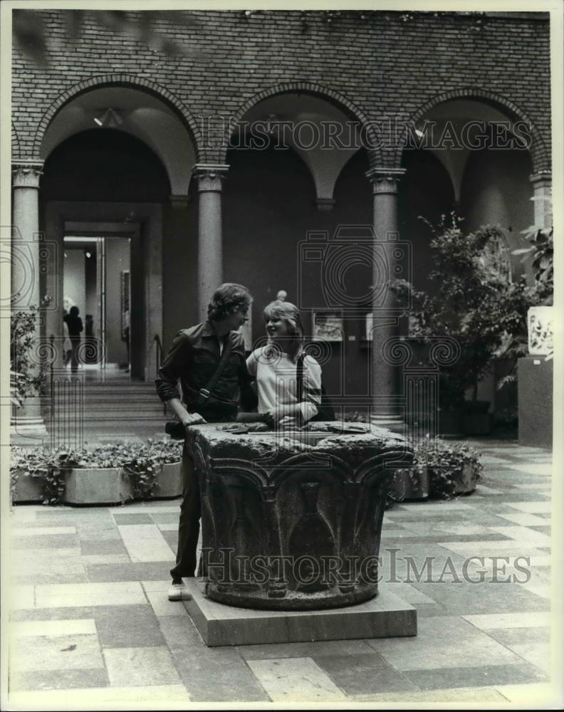 1982 Press Photo Wishing Well at the Cleveleand Museum of Art in the Garden. - Historic Images