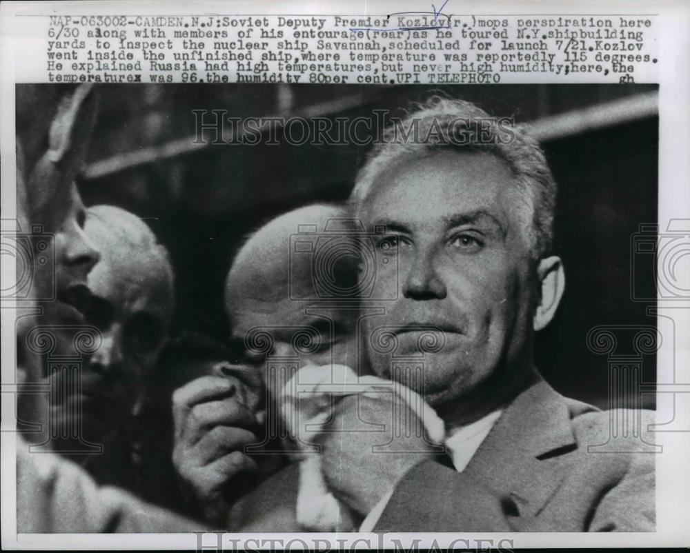 1959 Press Photo Soviet 1st Deputy Premier Frol Kozlov tours a NY shipyard - Historic Images