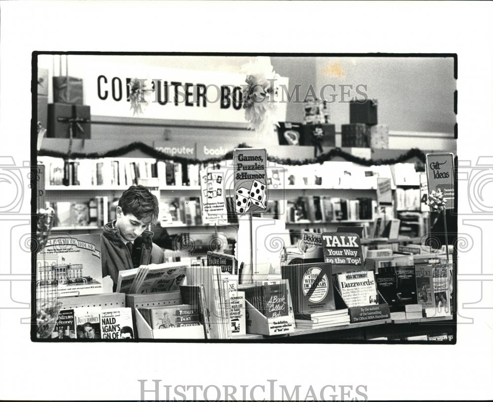 1983 Press Photo Barnes &amp; Noble Book Store in Euclid and E.24th. - cva93288 - Historic Images