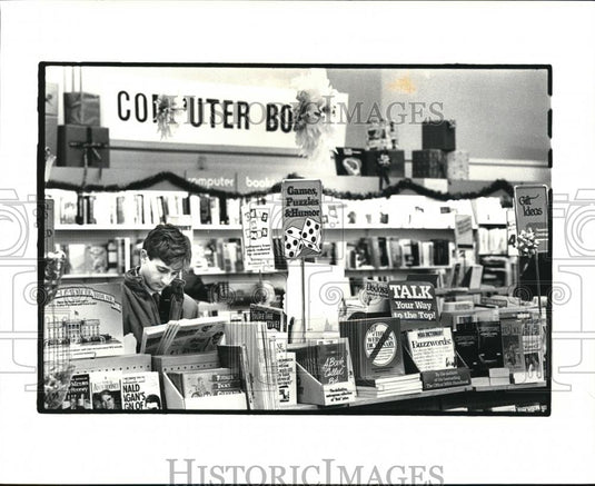 1983 Press Photo Barnes & Noble Book Store in Euclid and E.24th. - cva93288 - Historic Images