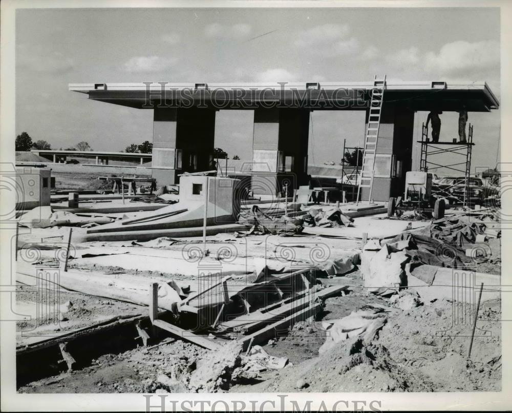 1954 Press Photo Rt 18 interchange toll plaza construction of Ohio turnpike - Historic Images