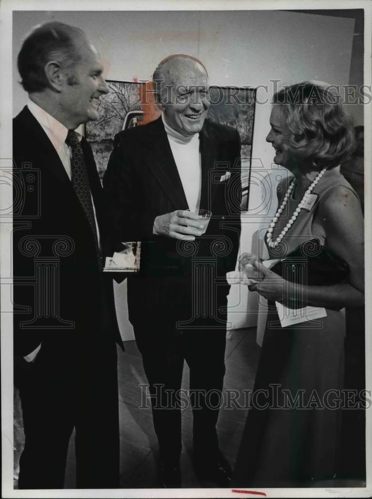 1974 Press Photo Kenneth Horth, Sculptor, William Mcveg and Artis Lynn Horta - Historic Images