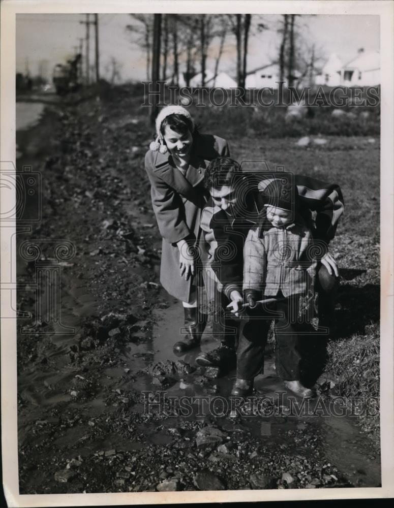 1956 Press Photo Conalee Myers, William Myers &amp; Bob Anderson of Cleveland Ohio - Historic Images