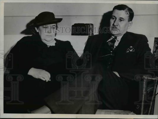 1938 Press Photo Mr & Mrs Carlos C Davis at Kansas City for daughters surgery - Historic Images