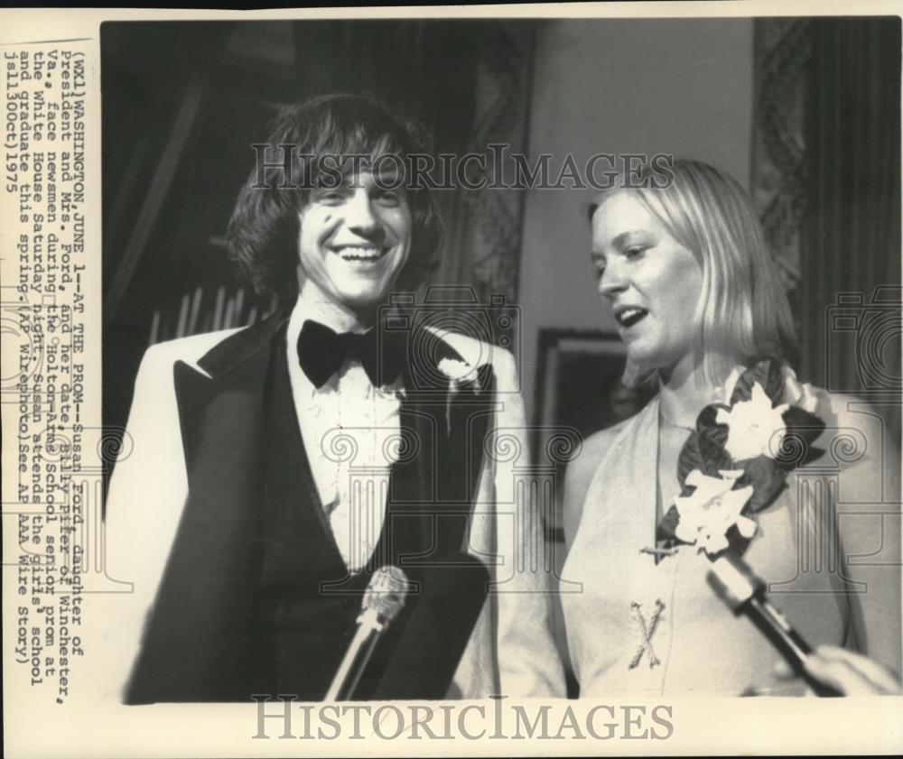 1975 Wire Photo Susan Ford &amp; date Billy Pifer during Holton-Arms School prom - Historic Images