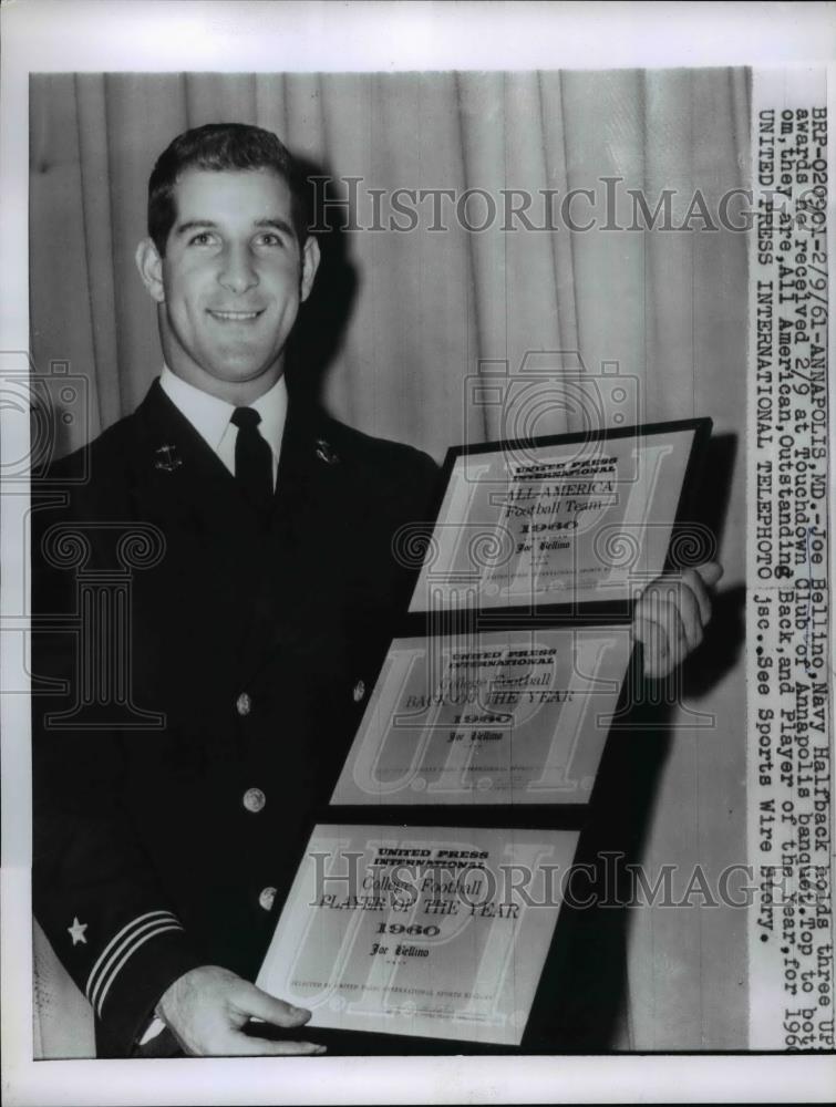 1961 Press Photo Joe Bellino Navy halfback &amp; awards for Touchdown Club - Historic Images