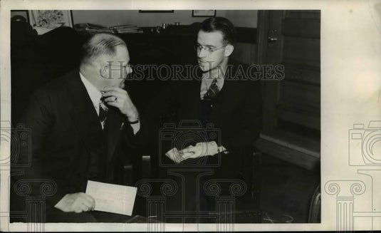 1939 Press Photo Dr Norman Stewart & Dectective Jerry Deasy of Pittsburgh - Historic Images